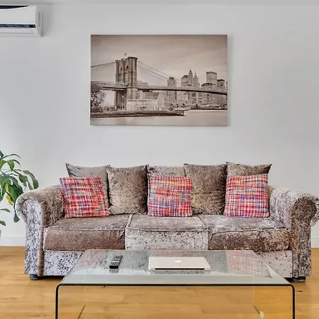 Unlock Apartment, Free Parking Apartment