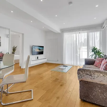 Апартаменти Unlock Apartment, Free Parking *