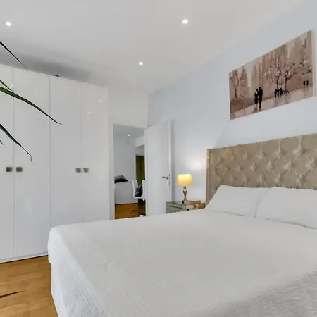 Апартаменти Unlock Apartment, Free Parking *